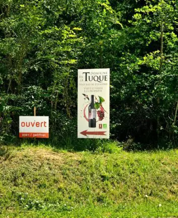 Pancarte du Domaine de la Tuque, vins bio du Périgord