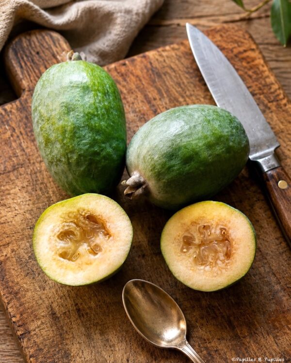 Feijoa coupé en deux