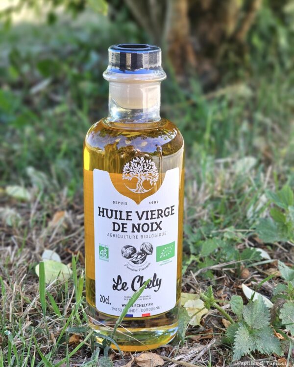 Bouteille d'huile vierge de noix bio Le Chély fabriquée en Dordogne