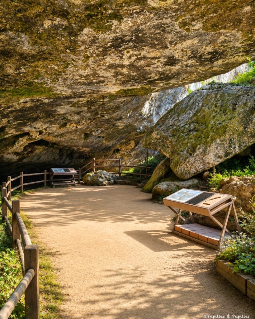 Abri sous roche de Laugerie Basse aménagé pour la visite en Dordogne