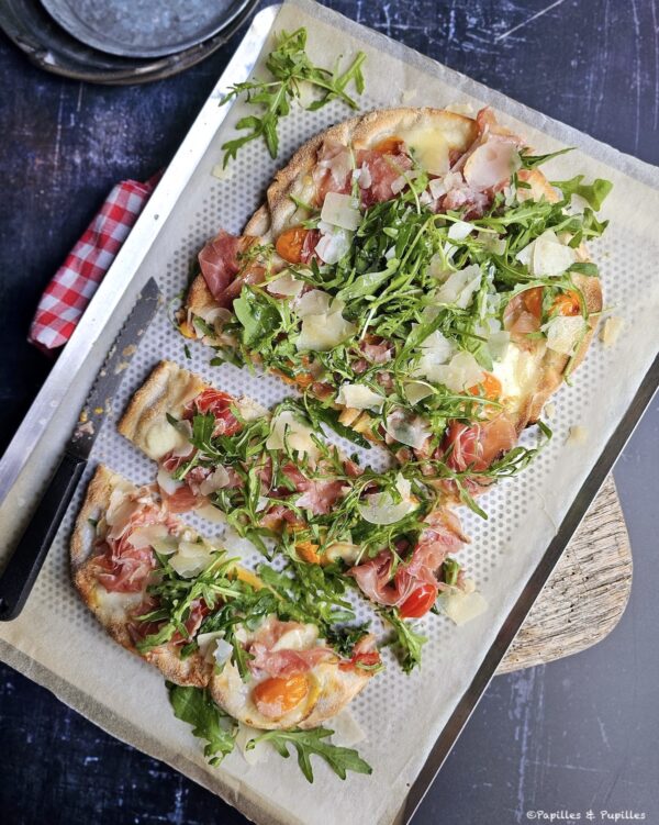 Pinsa jambon cru Parmesan roquette