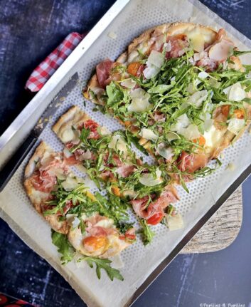 Pinsa jambon cru Parmesan roquette