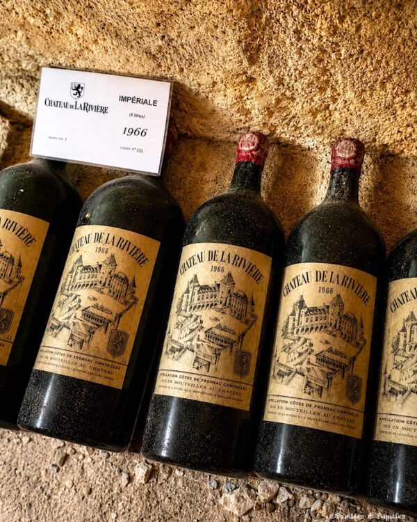 Bouteilles anciennes de Château de La Rivière millésime 1966 dans les caves