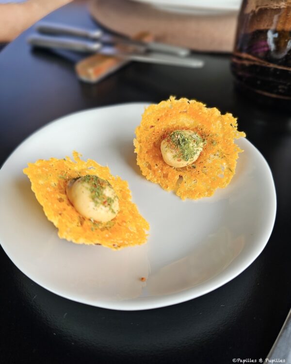 Gougères croustillantes à la vieille mimolette au restaurant Holodeck