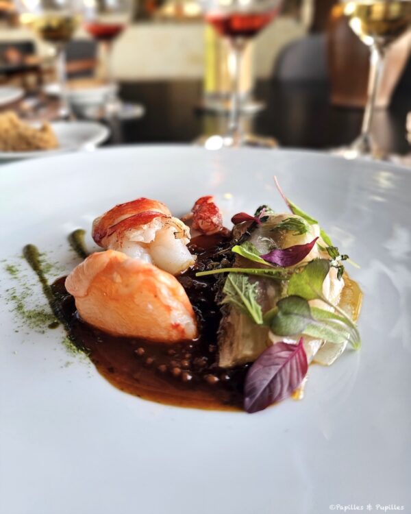 Homard sauce diable et sucrine braisée au restaurant Holodeck