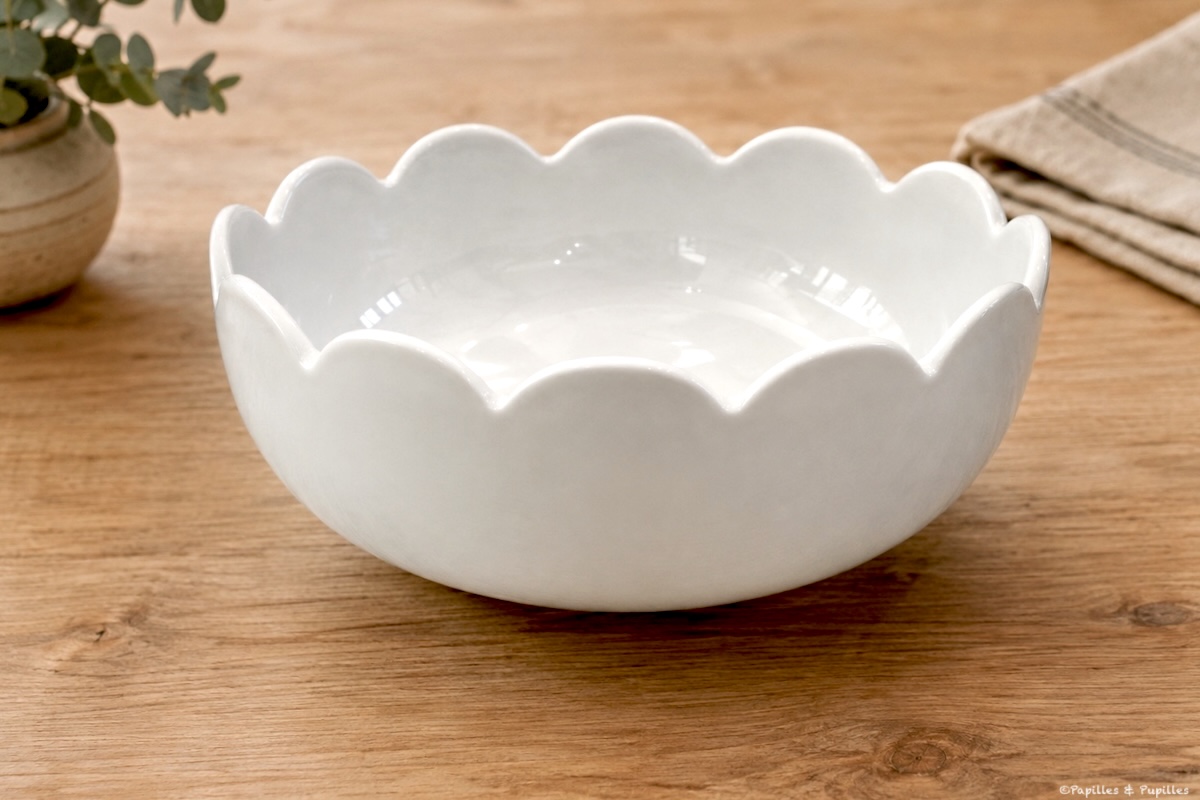 Saladier blanc en porcelaine Virebent aux bords festonnés