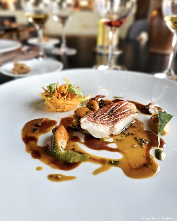 Rouget, carottes, moules et safran au restaurant Holodeck