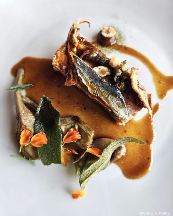 Veau, sardine fumée, artichaut et jus au Malbec au restaurant Holodeck
