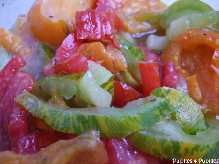 salade de tomates multicolores