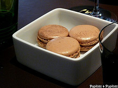 Macarons marrons cassis Hélène Darroze