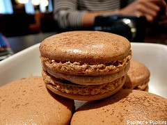 Macarons marrons cassis Hélène Darroze